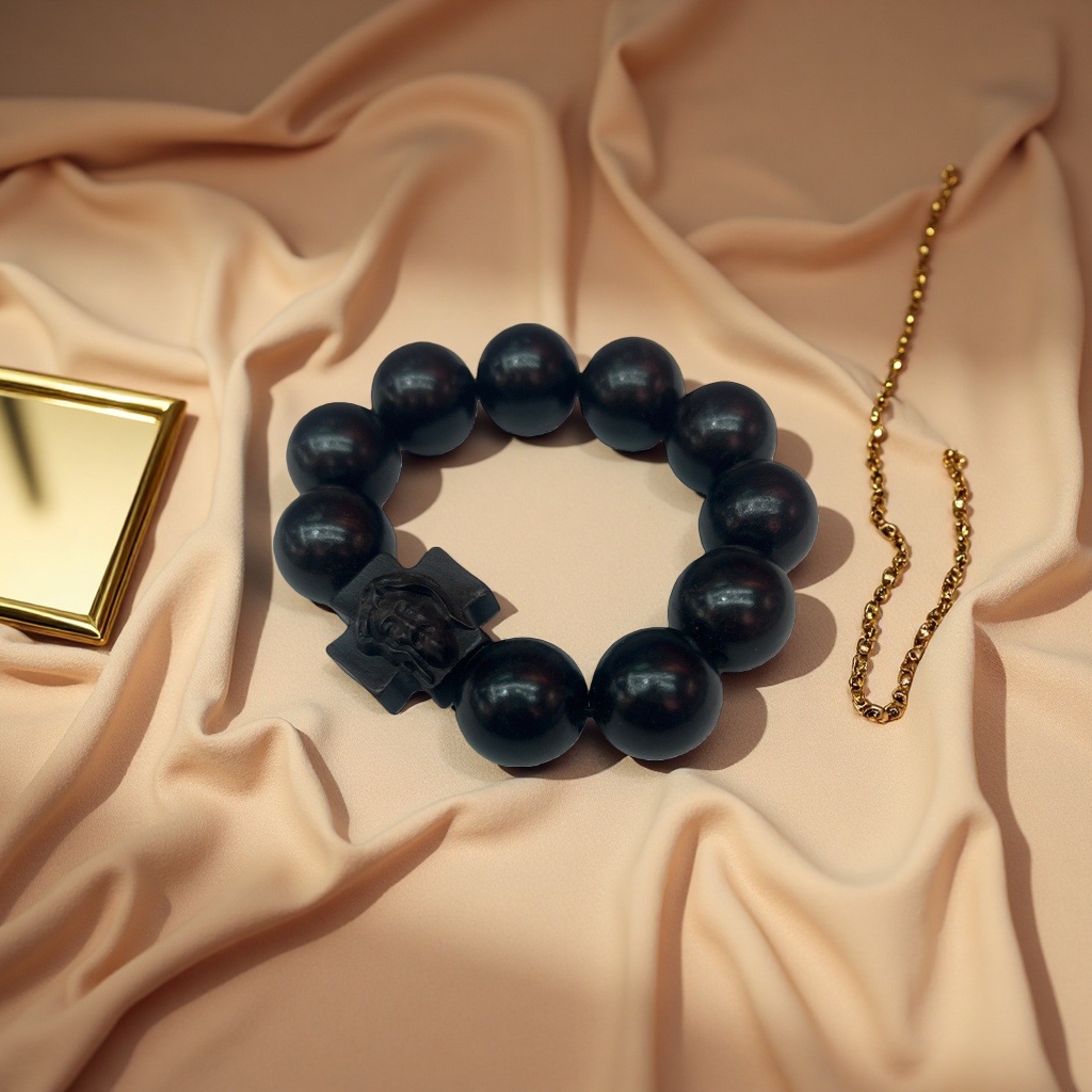 Ebony wood bracelet, fashionable, simple and versatile, is a ladies' bracelet and a collectible bracelet Application Scenario