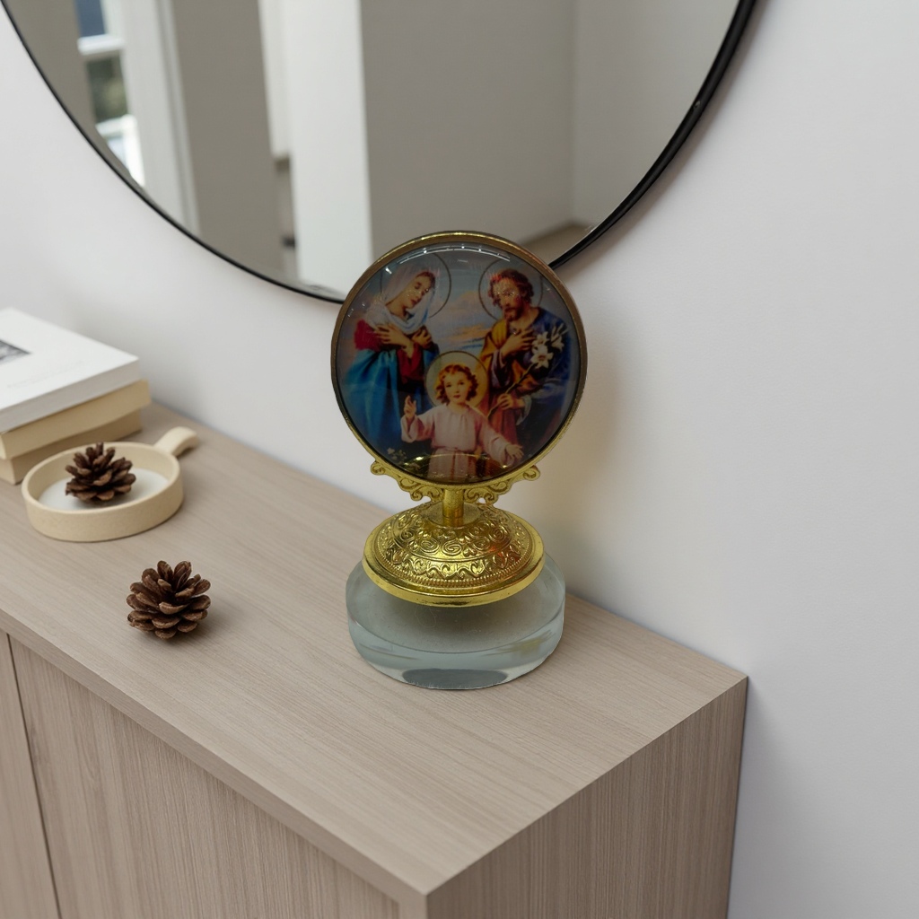 Religious painting of Saint Mary, Saint Joseph Jesus Christ, circular portrait, home decoration piece Application Scenario