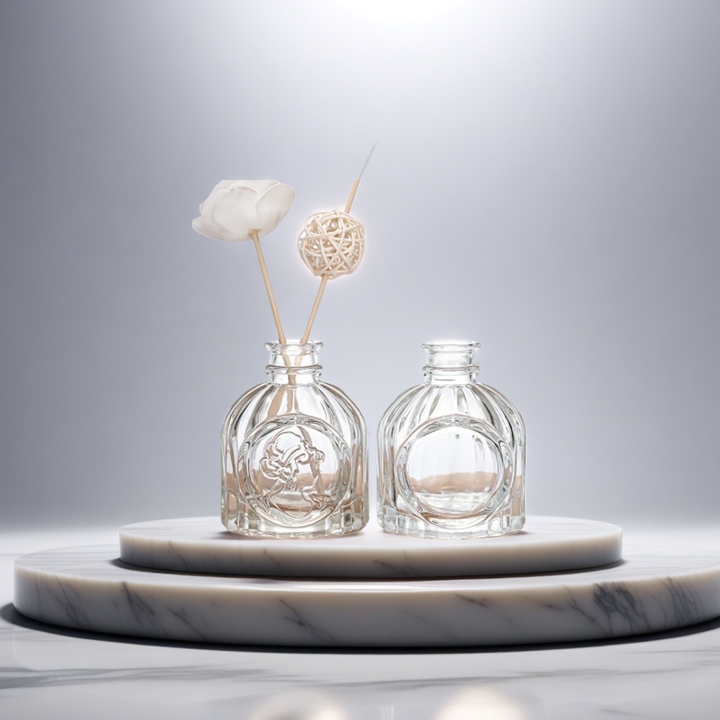 A beauty face embossed aromatherapy glass bottle for indoor fragrance display, home decoration details Picture