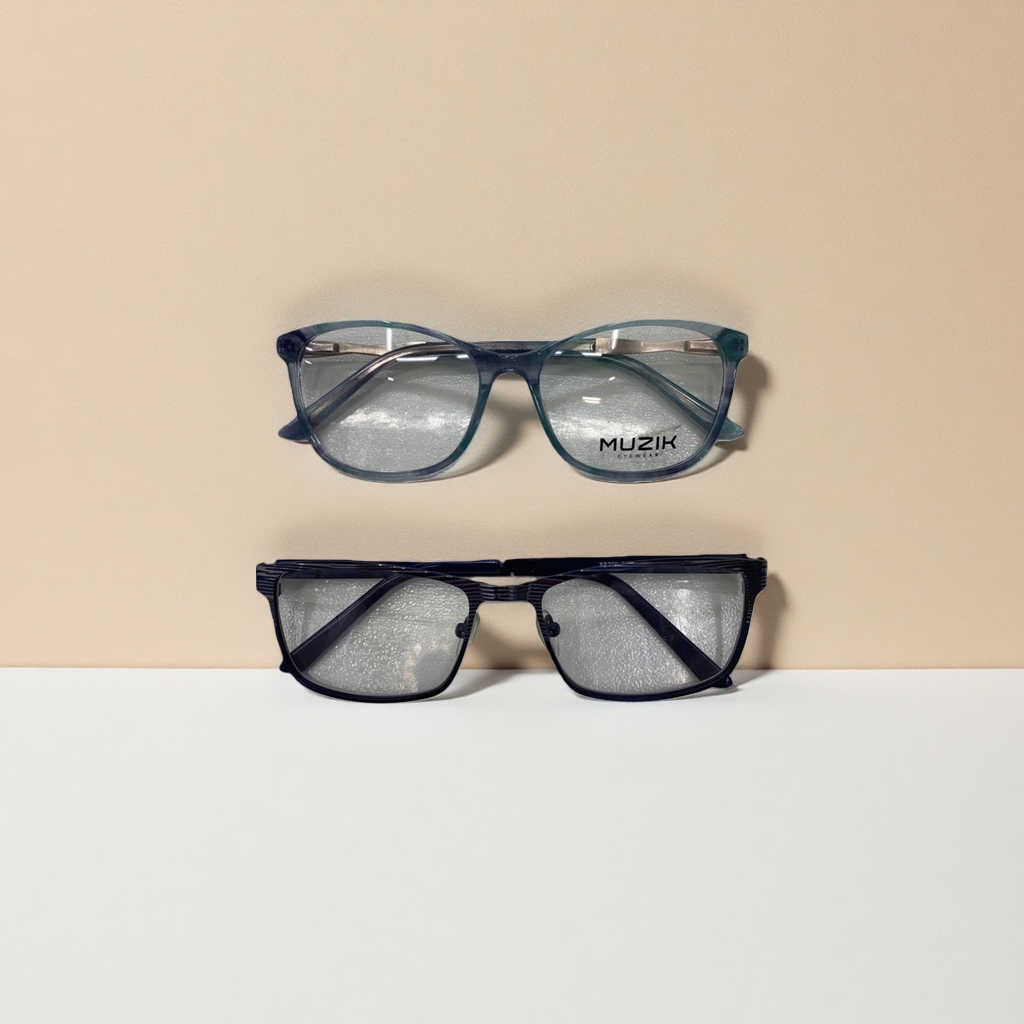 The titanium alloy ultra-light anti-allergy frame is suitable for myopia, hyperopia and astigmatism