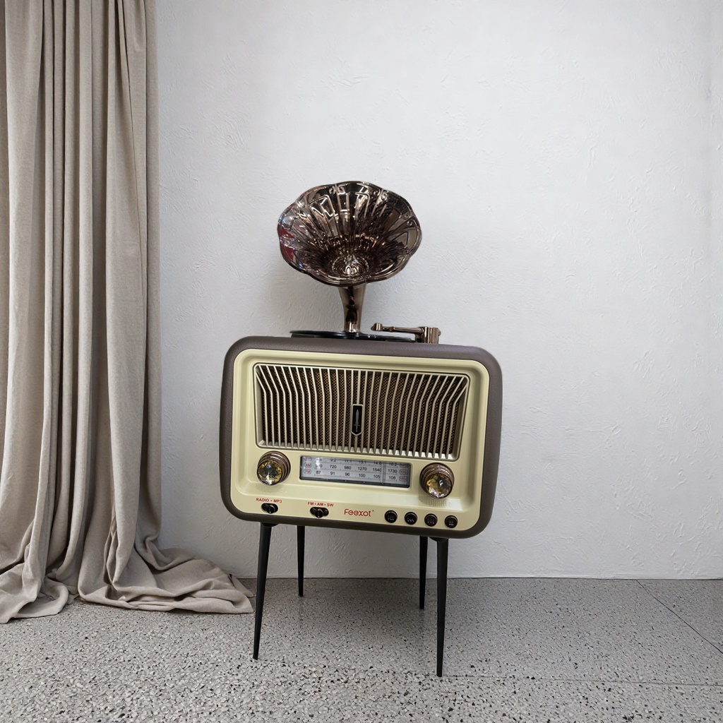 A retro radio with a wooden casing and Bluetooth speaker, a dual-purpose home decoration item for both audio recording and playback details Picture