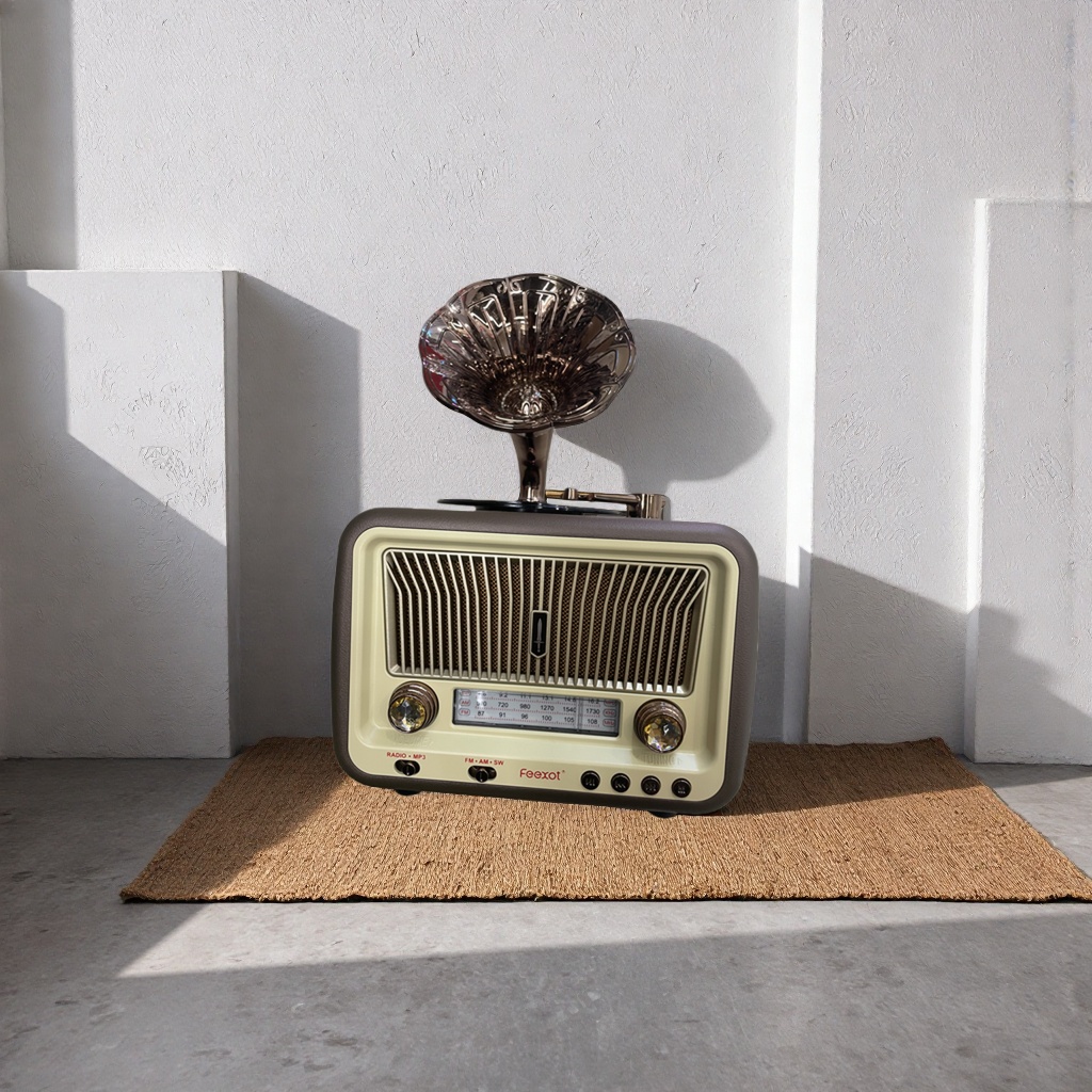 A retro radio with a wooden casing and Bluetooth speaker, a dual-purpose home decoration item for both audio recording and playback Specification image