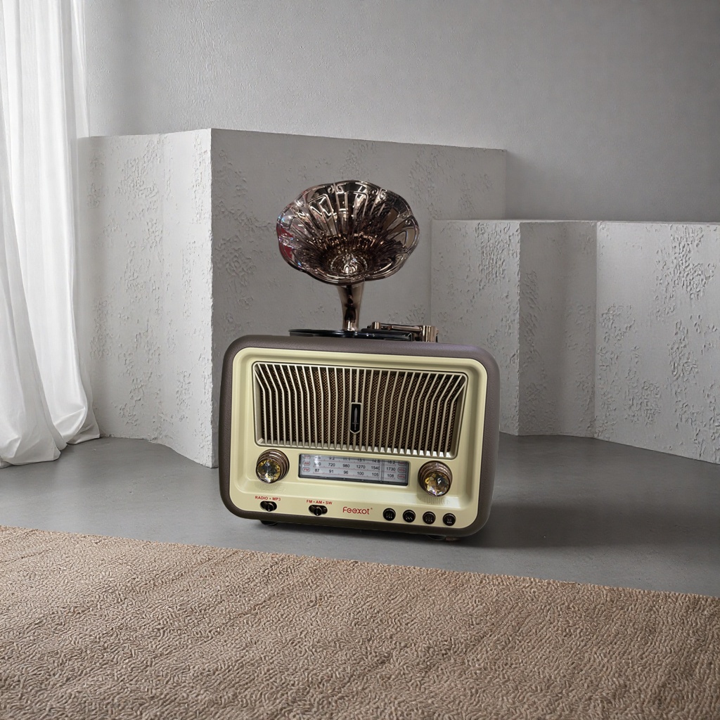 A retro radio with a wooden casing and Bluetooth speaker, a dual-purpose home decoration item for both audio recording and playback Application Scenario