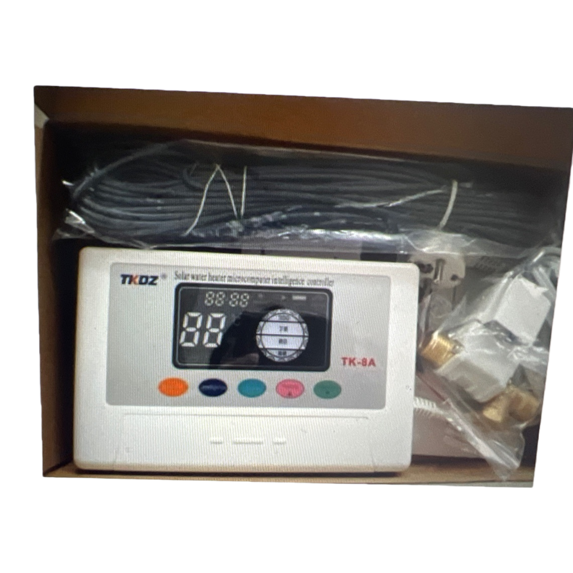 The intelligent controller of the solar water heater features temperature control, water level display and constant temperature energy saving for household use Item Picture
