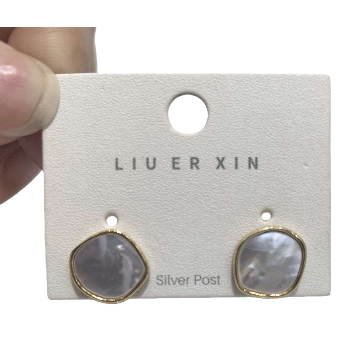 A pair of fashionable and simple ear studs made of anti-allergy alloy Item Picture