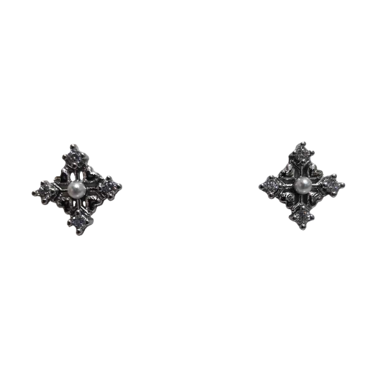 A pair of simple and fashionable metal earrings for women, light luxury and versatile earrings Item Picture