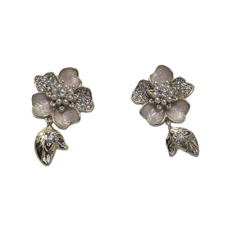 Flower earrings are fashionable and simple earrings that are versatile for women Item Picture
