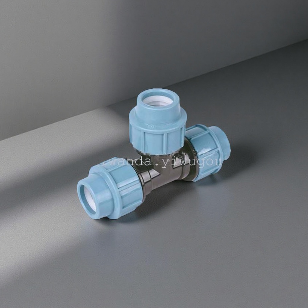 Blue plastic three-way joint, PVC pipe fitting, 20mm, 304 stainless steel internal thread right-angle water distributor Application Scenario