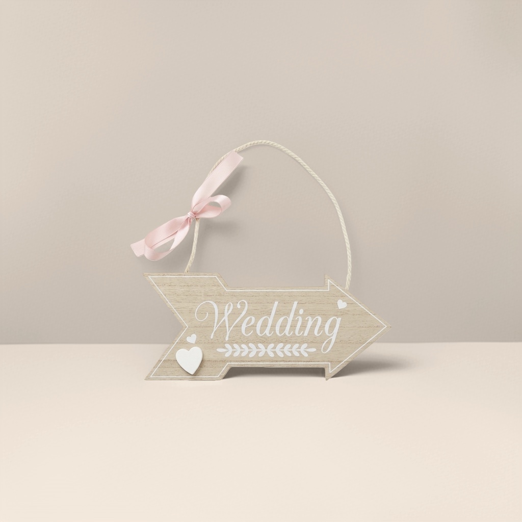 Wooden arrow signs for wedding decoration, guiding signposts and welcoming props Application Scenario