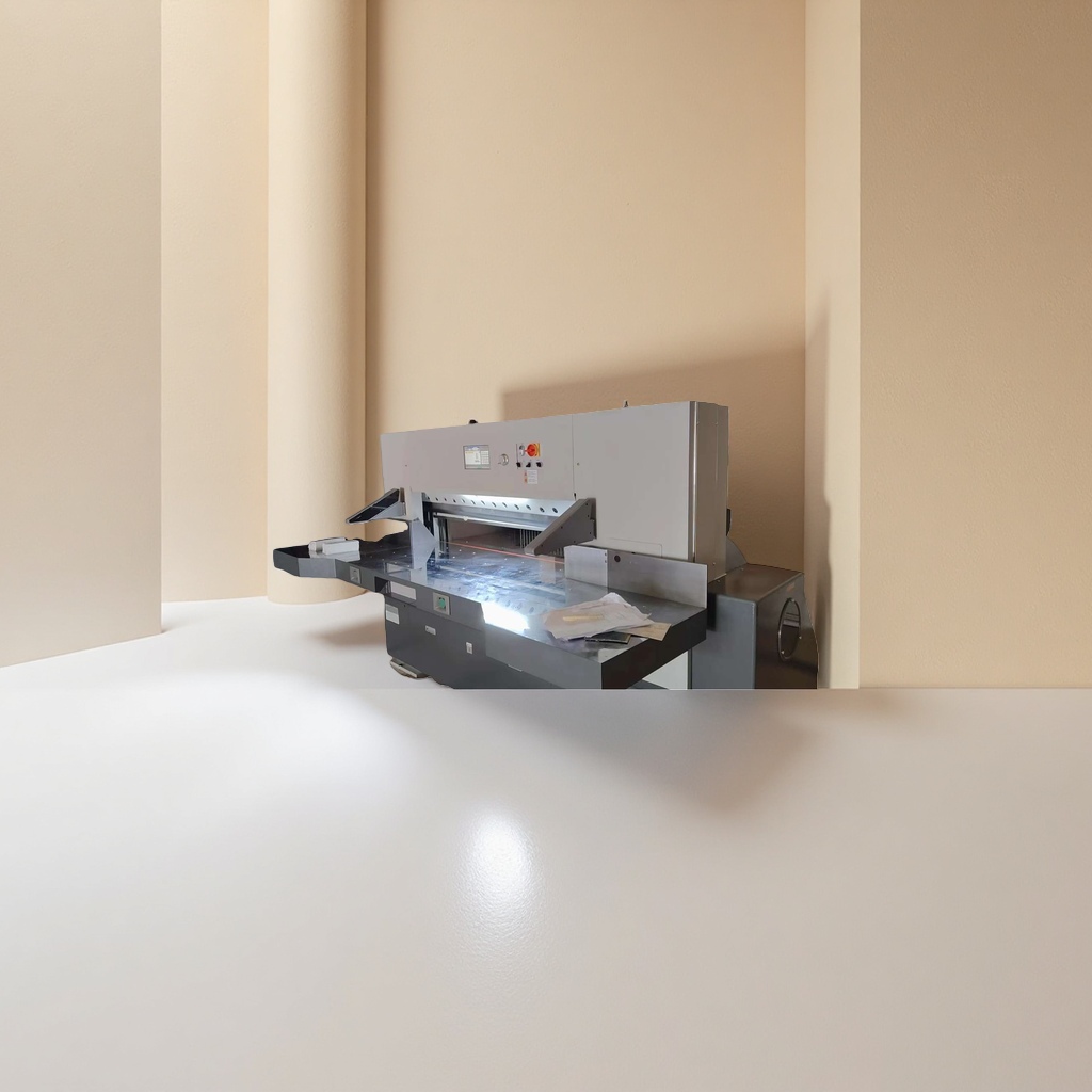 Dai's computer-controlled paper cutter QZK1370M10 details Picture