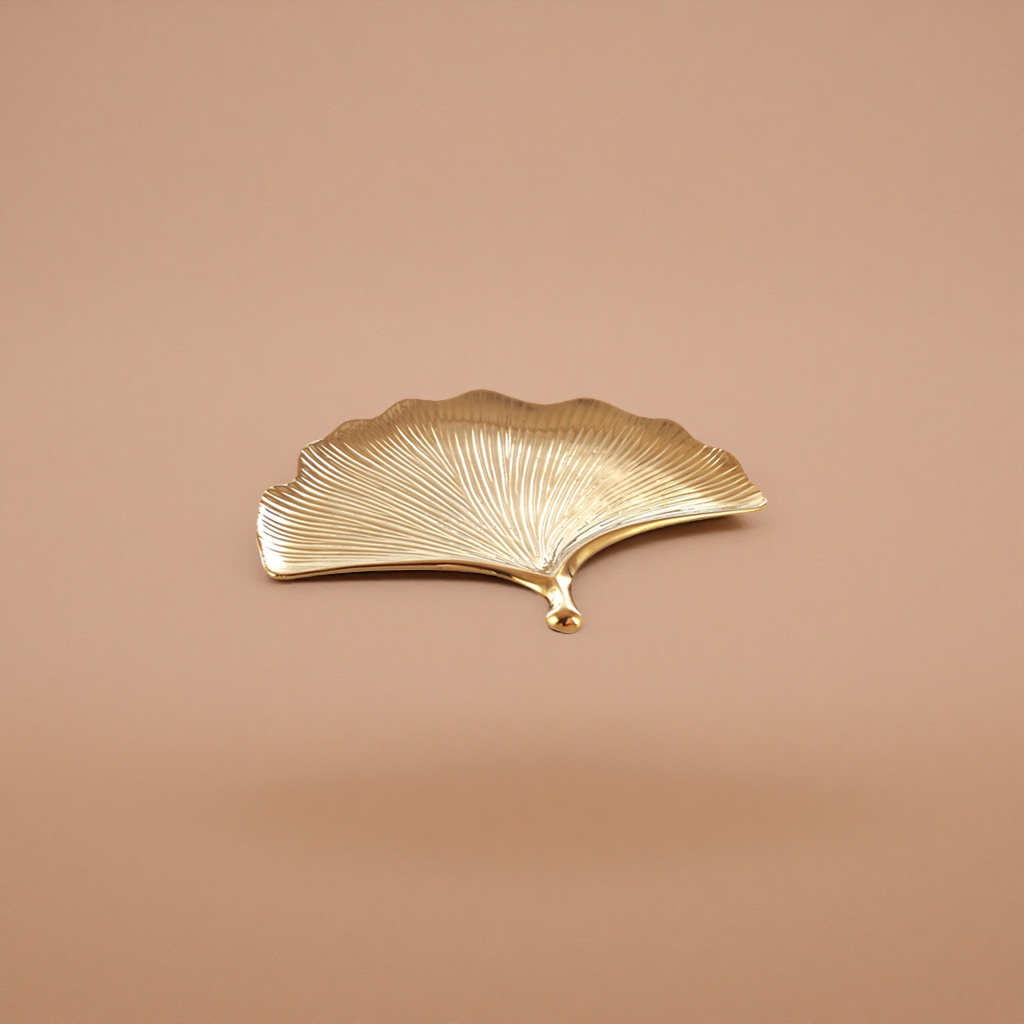 Golden fan-shaped decorative plate, home decor, dining table, fruit plate, light luxury style living room decoration details Picture