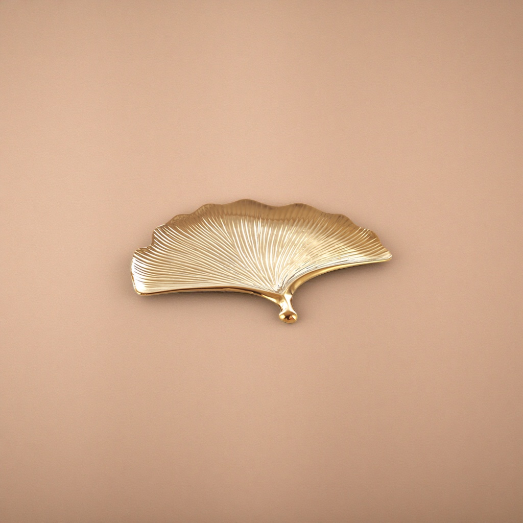 Golden fan-shaped decorative plate, home decor, dining table, fruit plate, light luxury style living room decoration Application Scenario