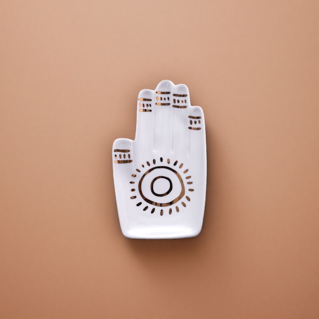 Hand-shaped ceramic plate, a creative tableware and decoration item for home use, and a decorative plate for living room coffee tables Application Scenario