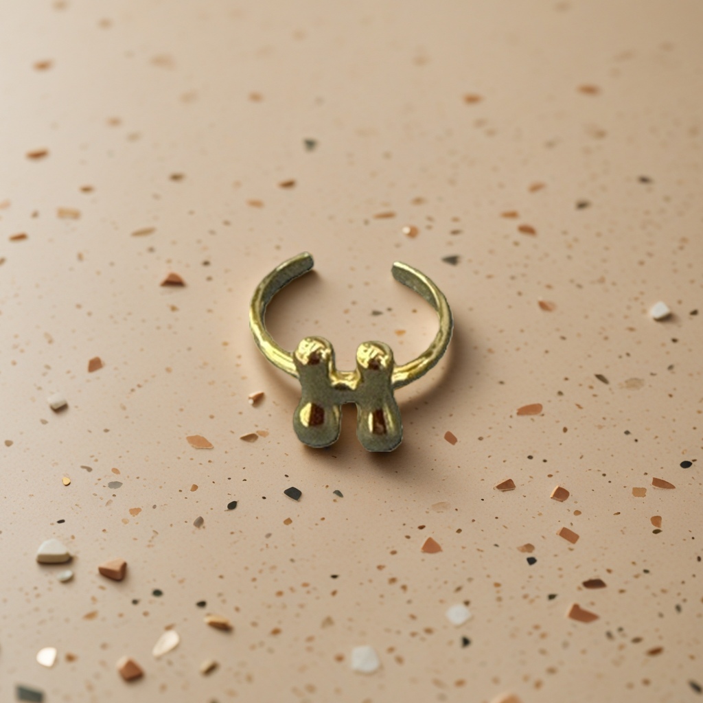A simple and fashionable gold ring for ladies, a pure silver gold-plated ring with an 18K gold texture