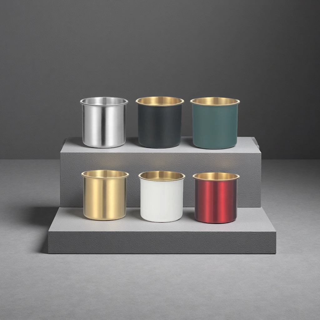 The nine-color round metal ashtray features red, brown, black, silver, gold, blue, rainbow, green and white versions with a top groove and round hole design Specification image