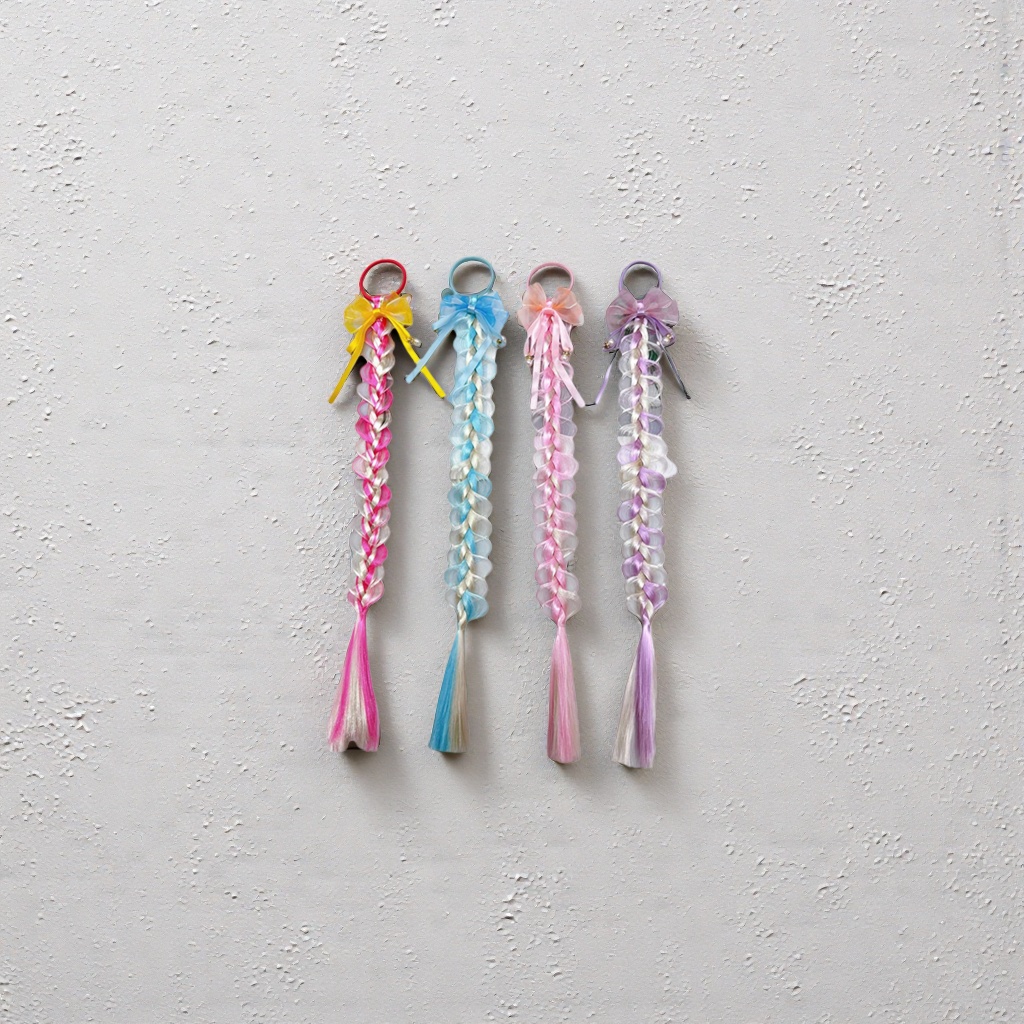 Colorful braided wigs with realistic braids can be disassembled and used for multi-color mixing and matching to tie up hair