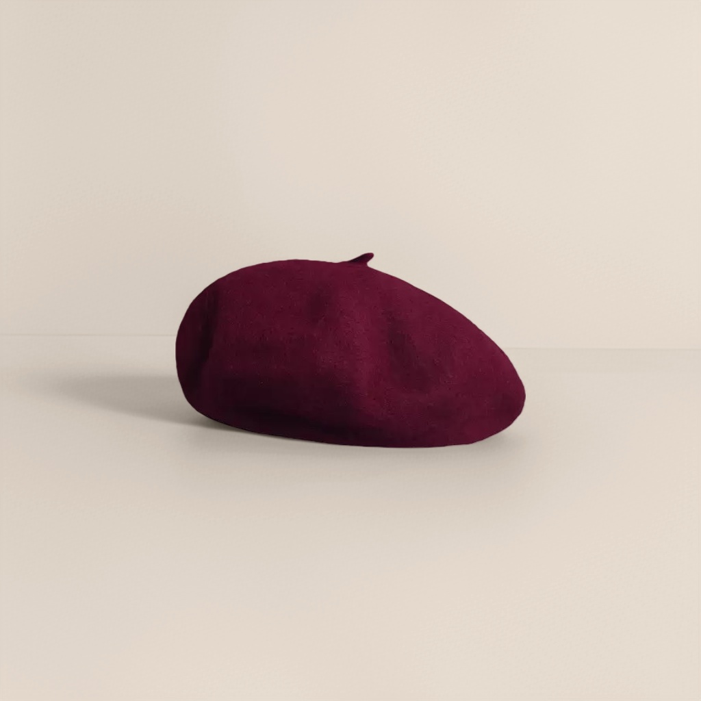 Woolen pumpkin beret keeps you warm and looks good on your face. Girls wearing woolen hats in autumn and winter Application Scenario