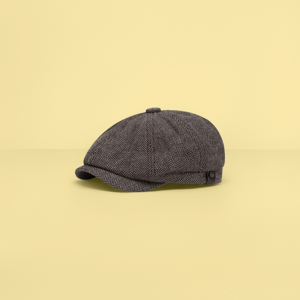 The grey herringbone newsboy cap made of woolen fabric is slimming and form-fitting, suitable for both commuting and casual use