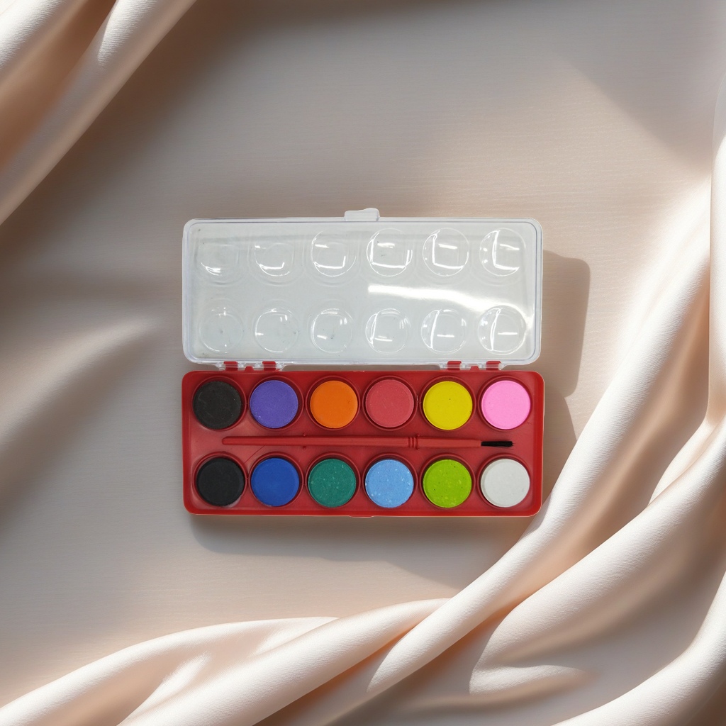 The watercolor palette is made of thickened PP material and has 12 compartments that can be stacked. It is a professional art palette Specification image