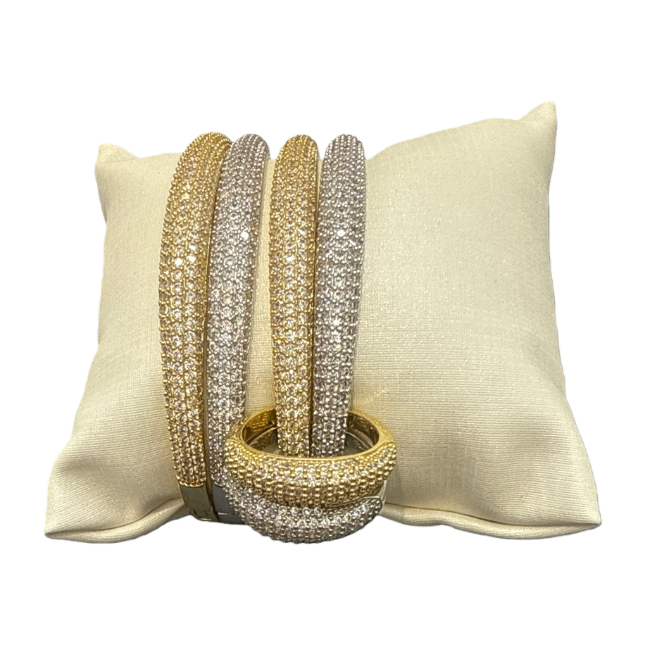 This jewelry bracelet is simple, fashionable and versatile for women. It is made of pure silver with gold plating and features a light luxury style Item Picture