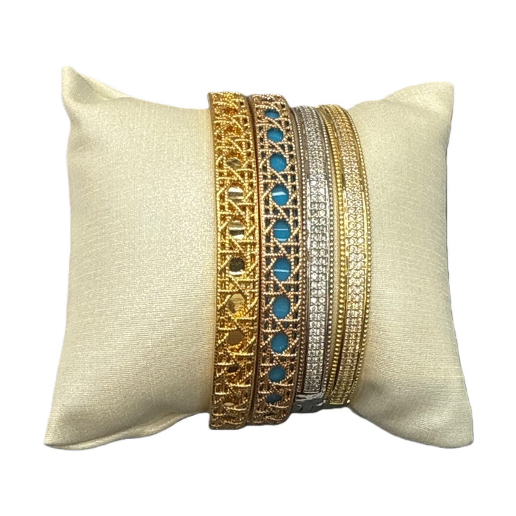 This is a fashionable and simple silver alloy bracelet for women, suitable for both men and women