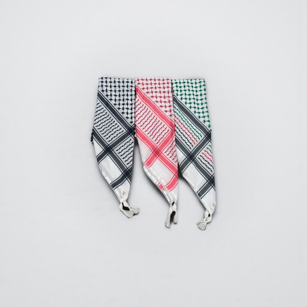 The traditional Arab square scarf is a pure cotton printed headscarf for both men and women, providing sun protection and breathability Application Scenario