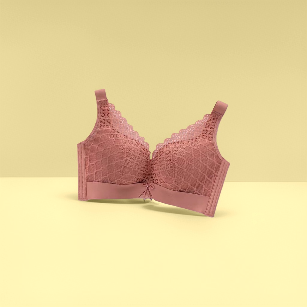 The pink lace bra, a comfortable undergarment without underwire, makes a woman's small chest look larger, sexy and breathable details Picture