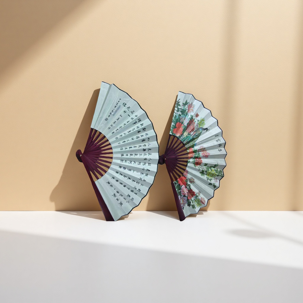 The traditional handcrafted bamboo folding fan is exquisite and portable, suitable for both men and women to cool off in summer Application Scenario