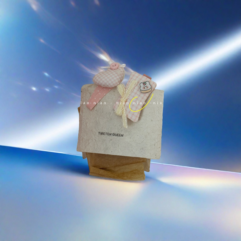 Pink checkered hair clips with a sweet and girlish style and metal clips as headwear accessories Specification image