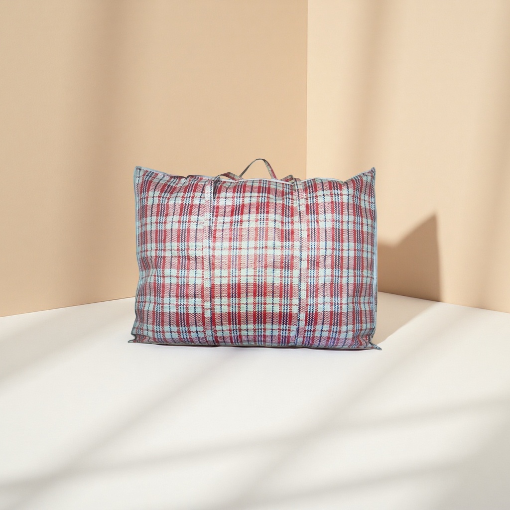 The checkered pattern travel bag is a lightweight, large-capacity, waterproof and wear-resistant short-distance travel handbag details Picture