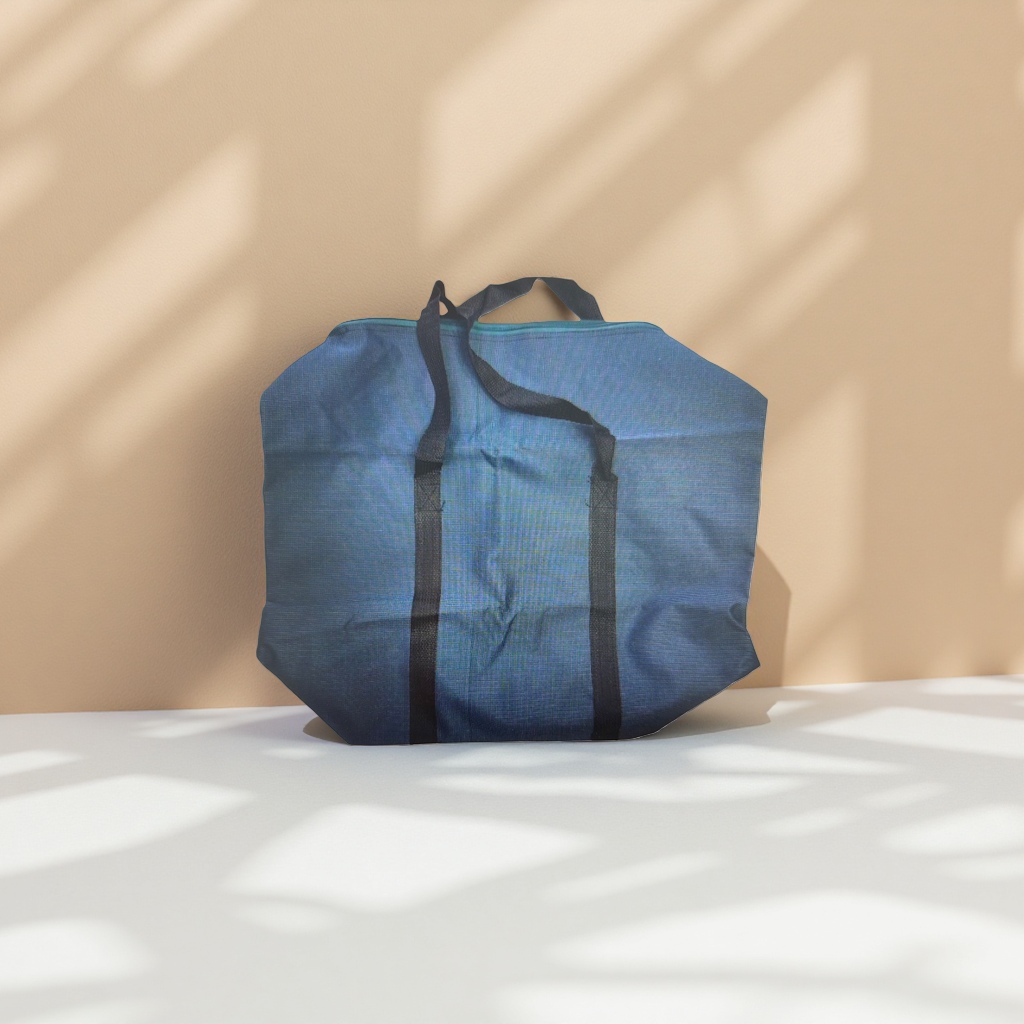 The blue travel bag is a fashionable, lightweight and large-capacity travel bag