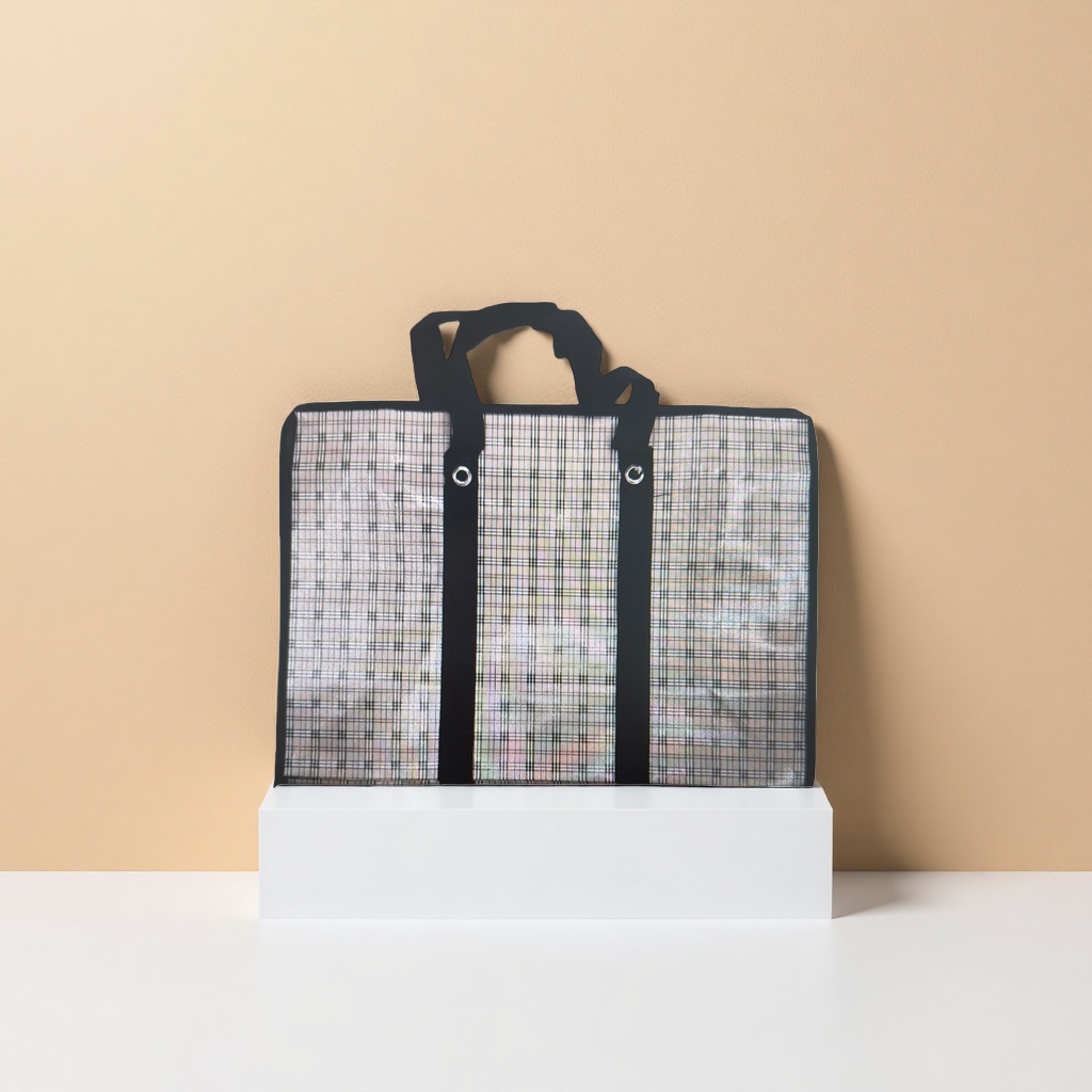 The checkered pattern handbag is a fashionable and retro cotton and linen material, a lightweight shopping bag for daily commuting Application Scenario