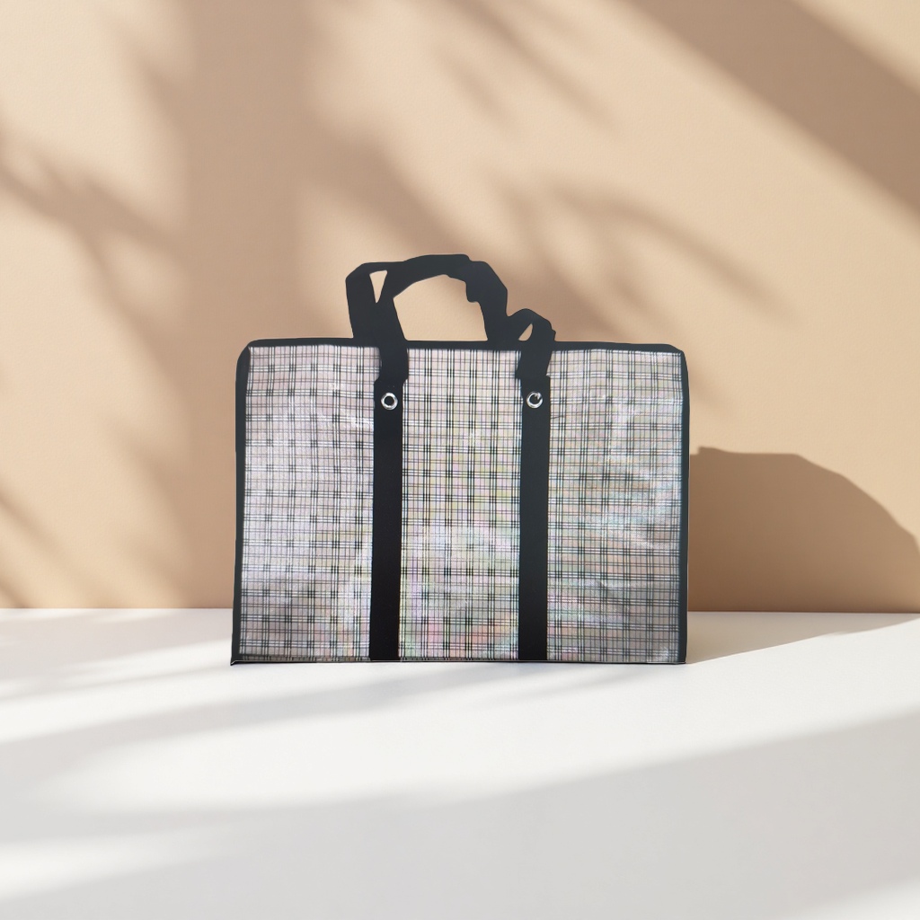 The checkered pattern handbag is a fashionable and retro cotton and linen material, a lightweight shopping bag for daily commuting details Picture