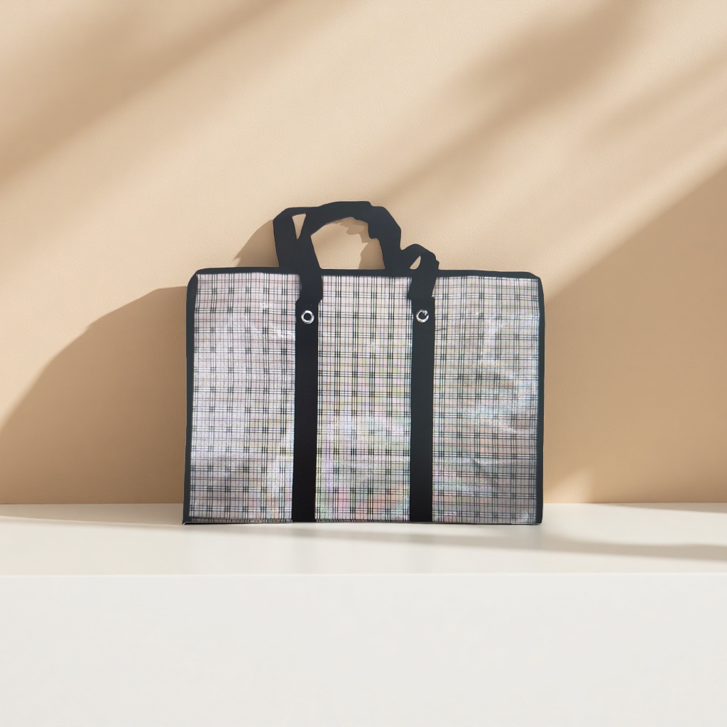 The checkered pattern handbag is a fashionable and retro cotton and linen material, a lightweight shopping bag for daily commuting Specification image