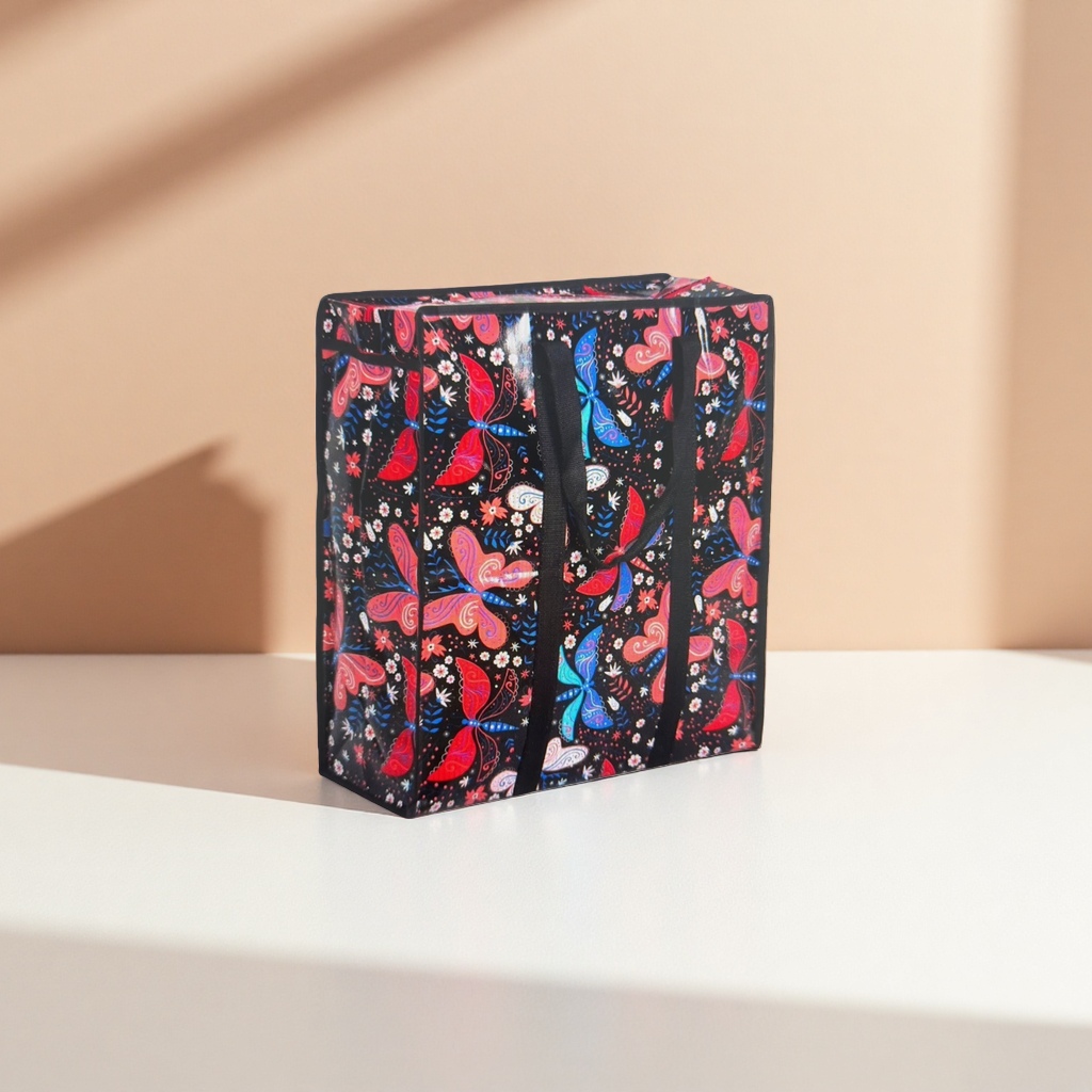Colorful butterfly-patterned handbags are fashionable, eco-friendly and reusable shopping bags details Picture