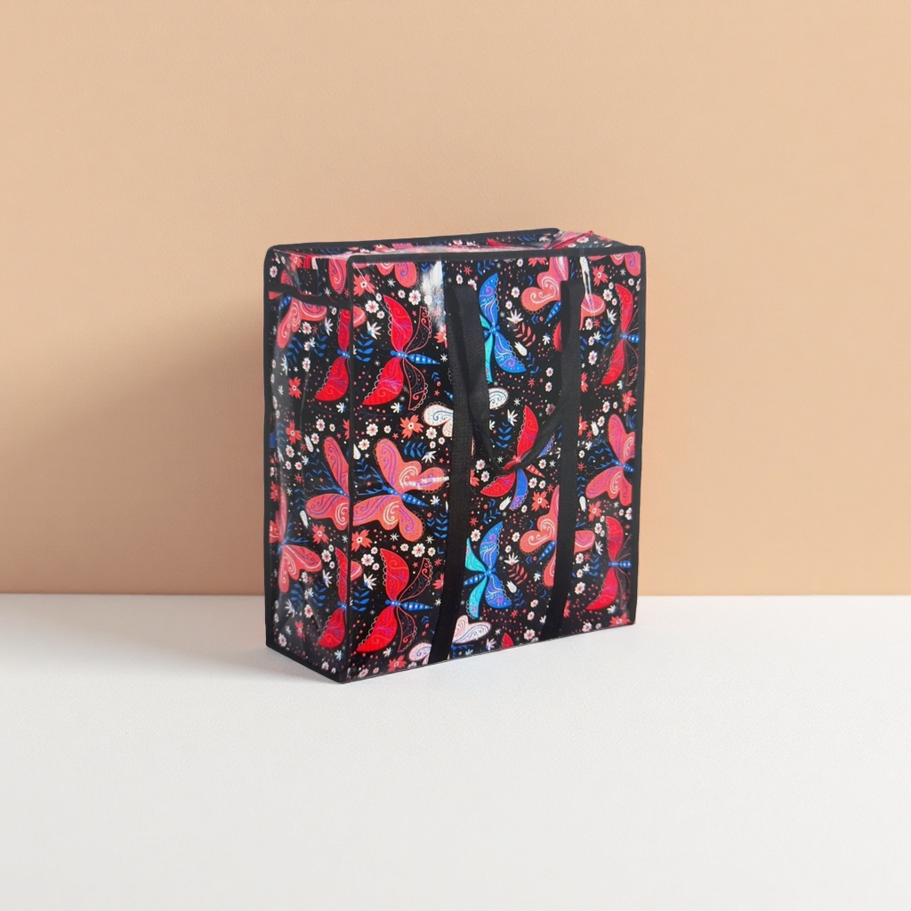 Colorful butterfly-patterned handbags are fashionable, eco-friendly and reusable shopping bags