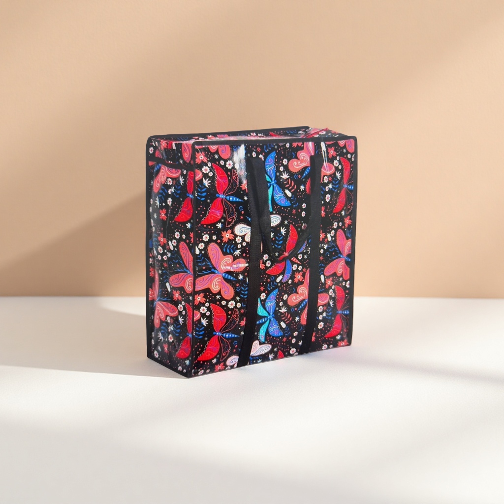 Colorful butterfly-patterned handbags are fashionable, eco-friendly and reusable shopping bags Application Scenario