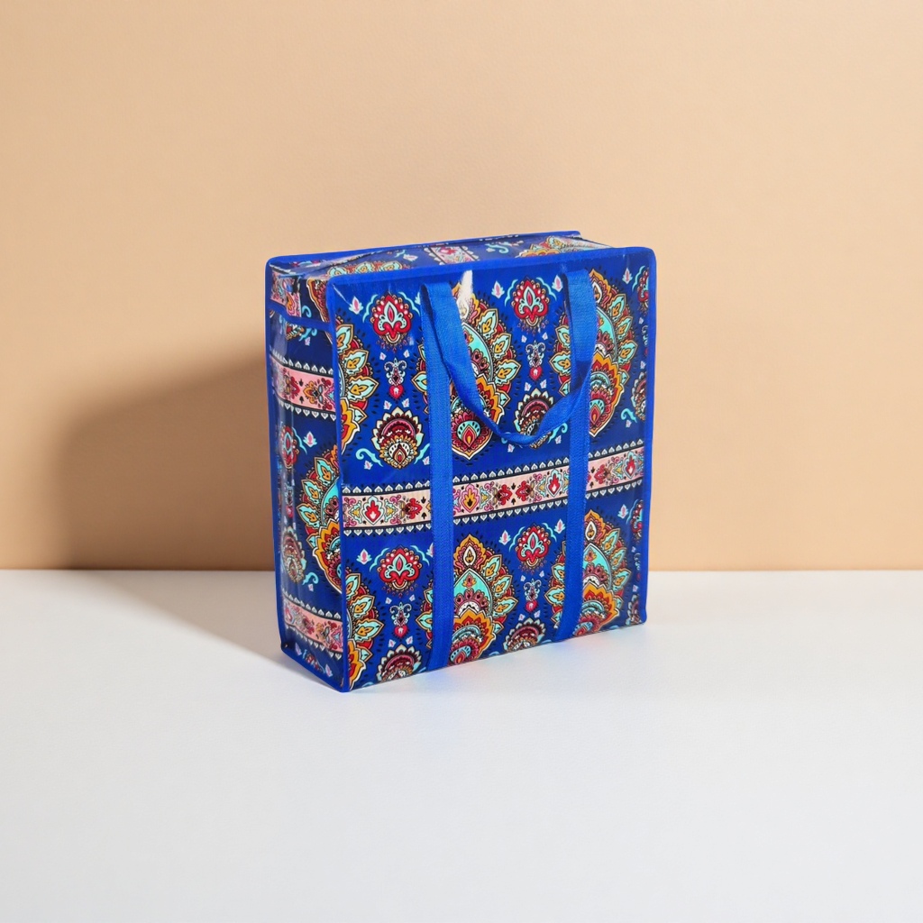 Colorful patterned handbags are fashionable, eco-friendly and reusable shopping bags details Picture