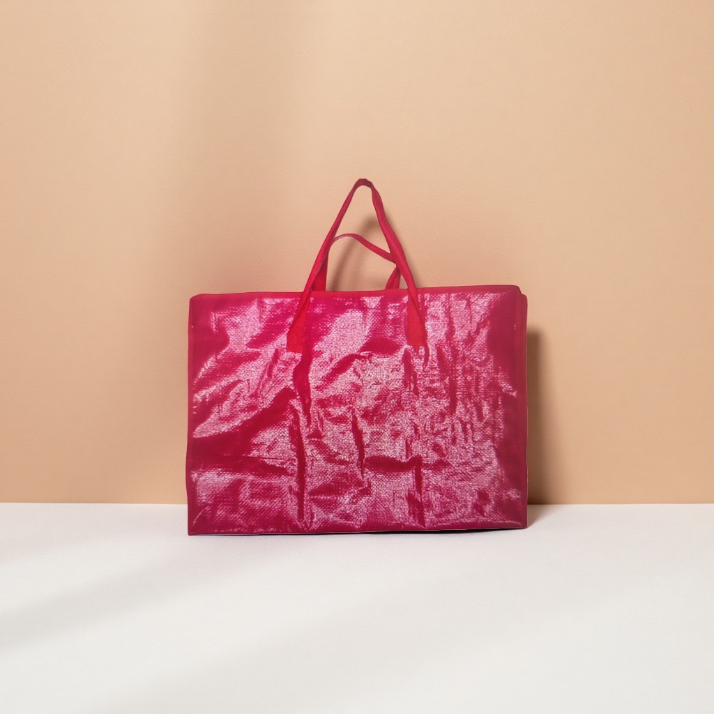 The red woven handbag is thickened, durable, environmentally friendly and reusable