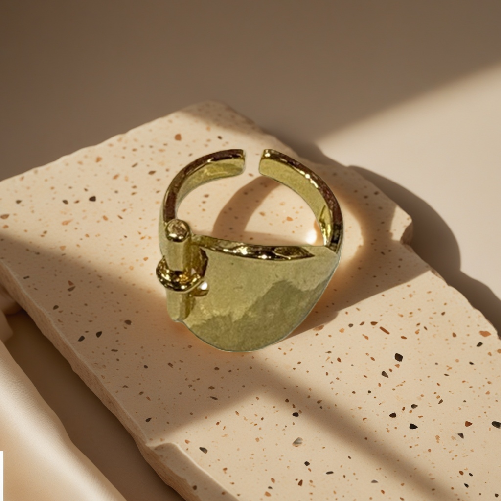 A simple and fashionable gold ring for ladies, with an 18K gold plating and a round plain ring Application Scenario