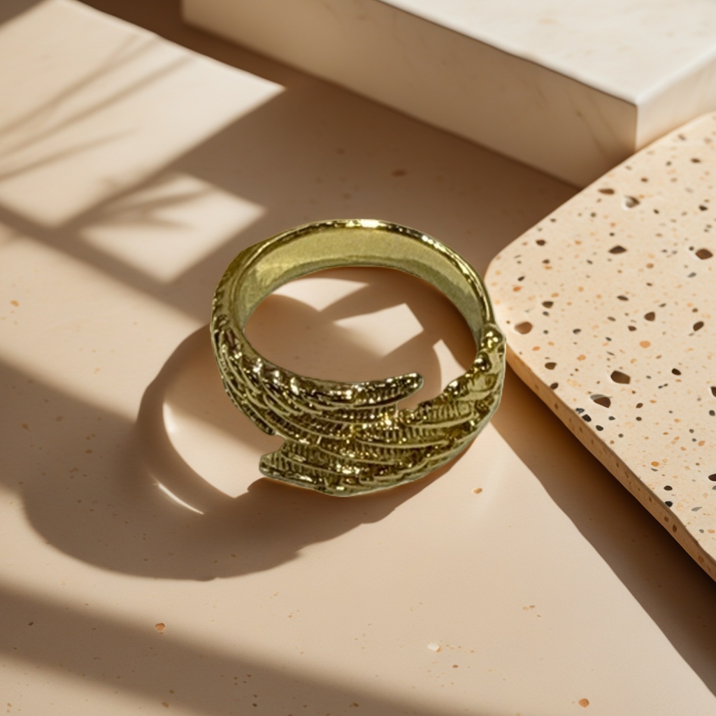 A simple and fashionable gold ring for ladies, an 18K gold-plated adjustable open ring details Picture
