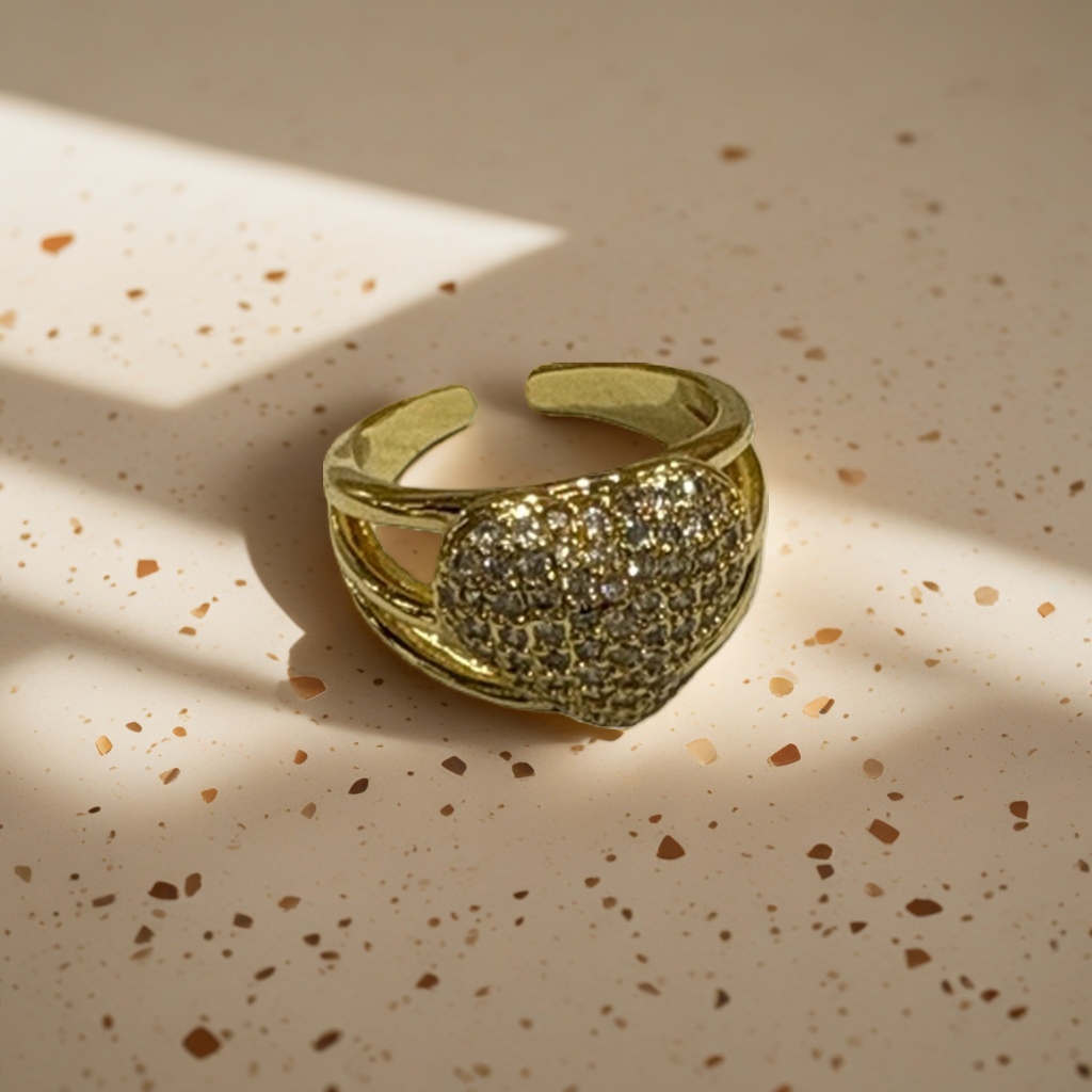A golden gem-encrusted ring, a fashionable and light luxury lady's ring, in an exquisite gift box
