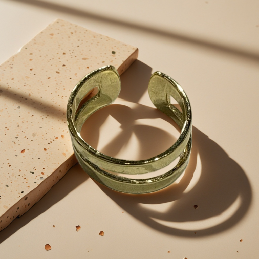 The golden double-layer open ring is fashionable and simple. The adjustable ring is a light luxury for women