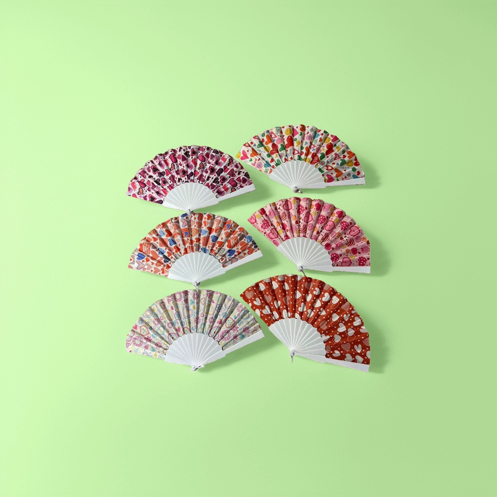 彩色心形图案折扇 手工竹骨便携纳凉扇