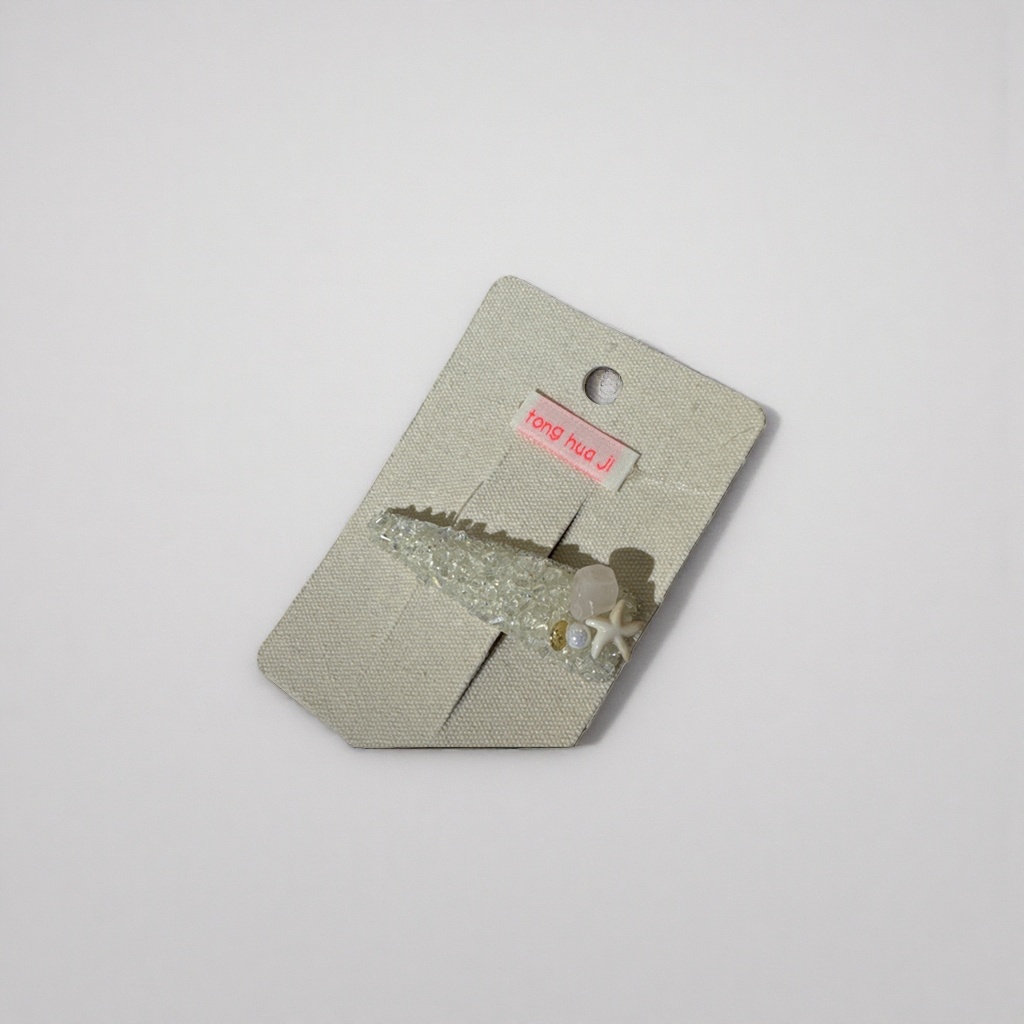 A fashionable and simple hair clip set with a metallic texture and double hair clips Specification image