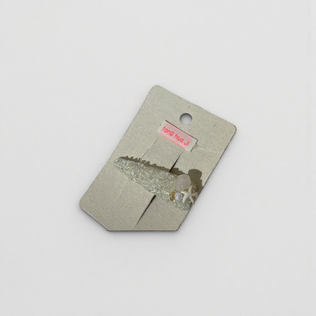 A fashionable and simple hair clip set with a metallic texture and double hair clips Application Scenario