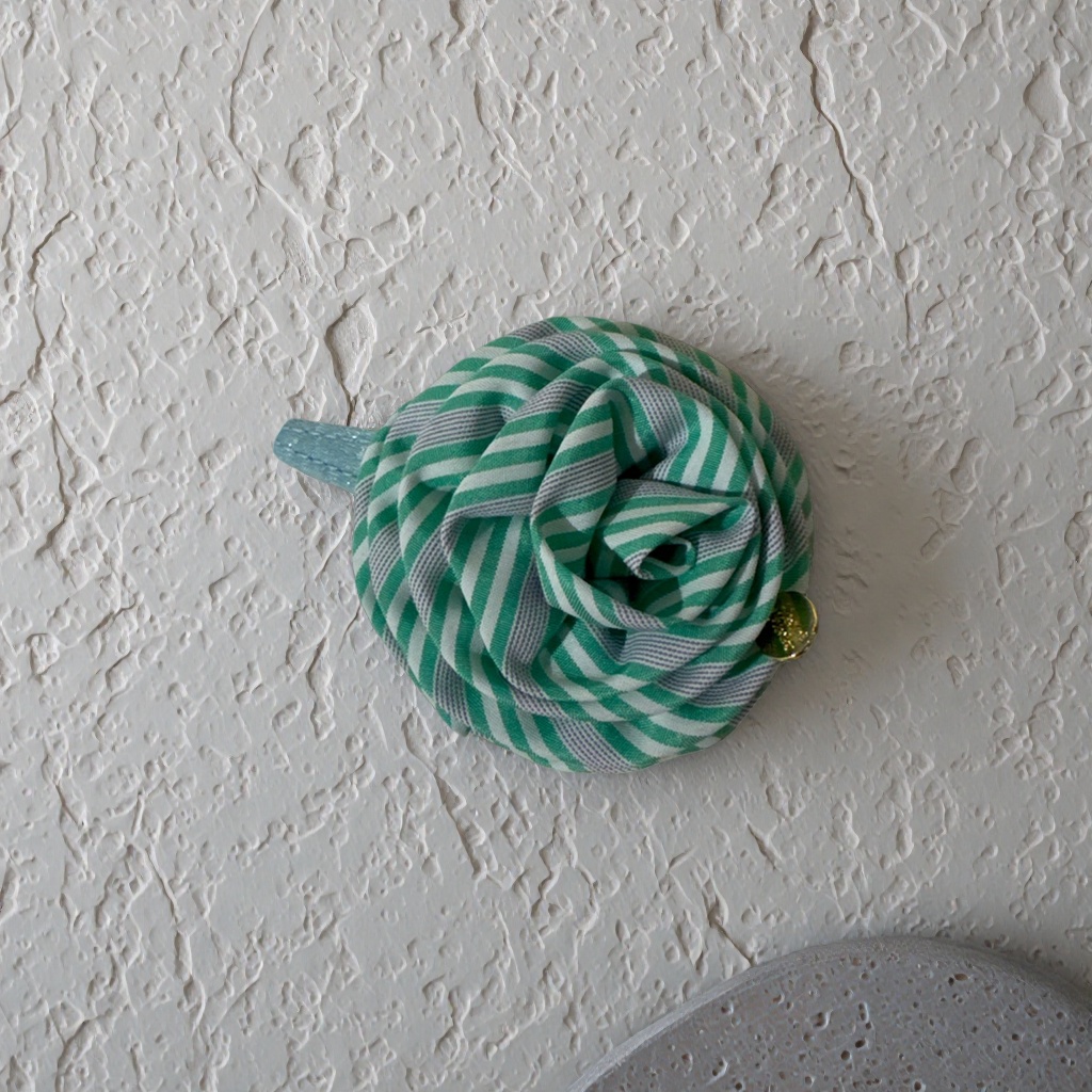 Green striped fabric rose hair accessory, ladies' headwear, hairpin and hairpin decoration Application Scenario