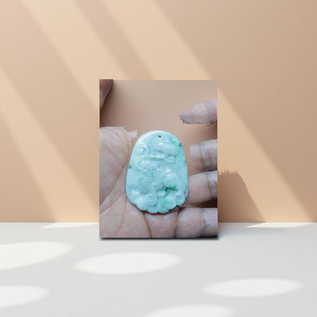 A genuine Pixiu jade pendant with ice-type floating flowers, featuring an exquisite and niche design, is an excellent gift Application Scenario
