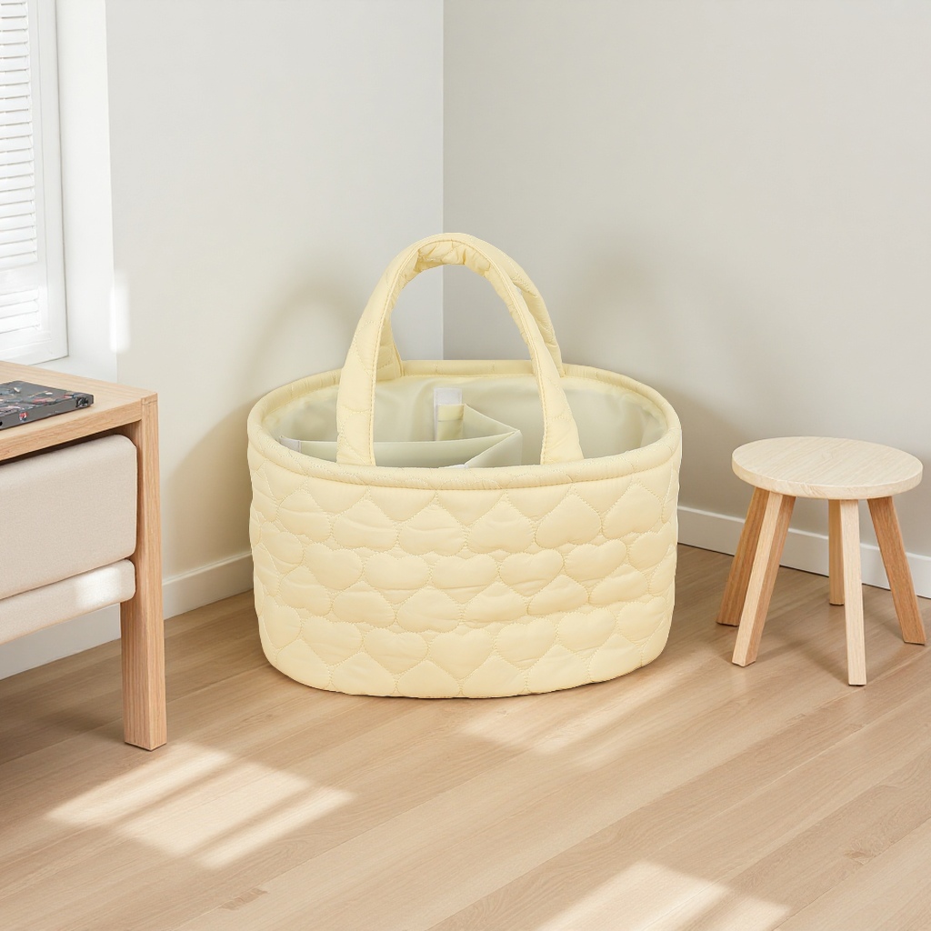 Beige quilted handbag, a fashionable and versatile single-shoulder tote bag for women details Picture