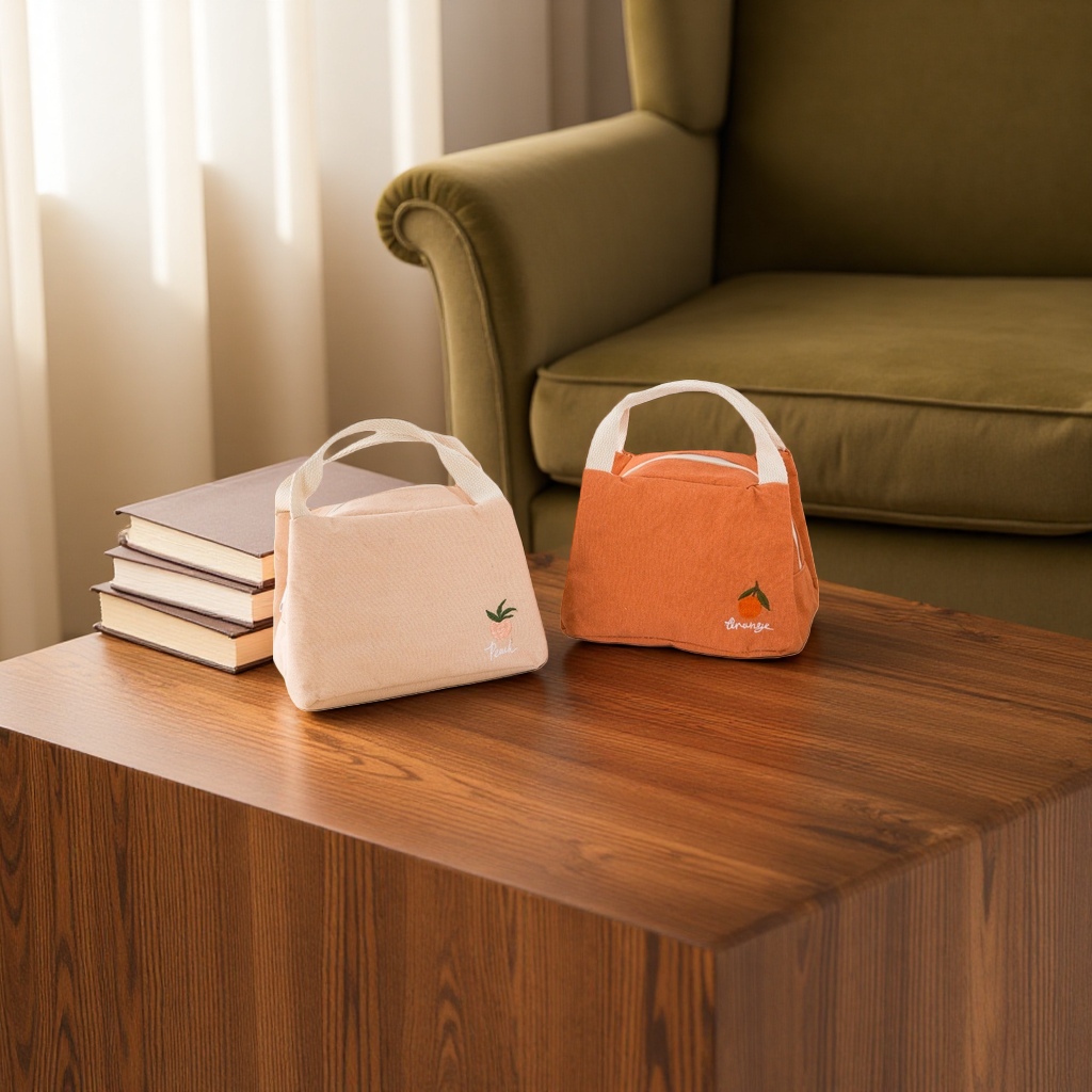 This embroidered pattern handbag is a fashionable and versatile single-shoulder bag for women details Picture